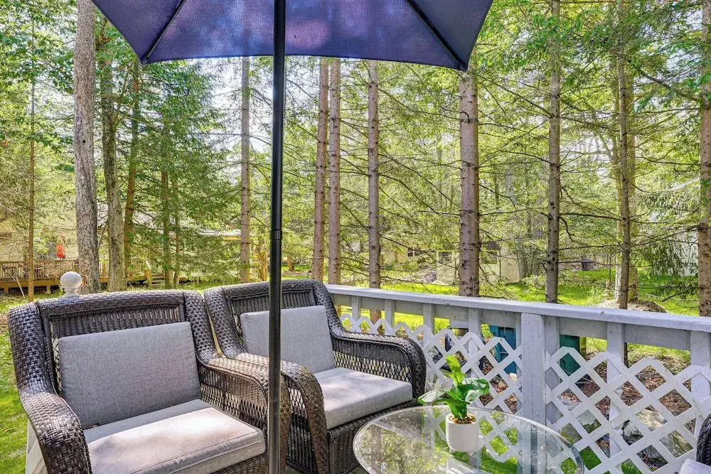 Stylish Tobyhanna Home w/ Fire Pit + Lake Access!