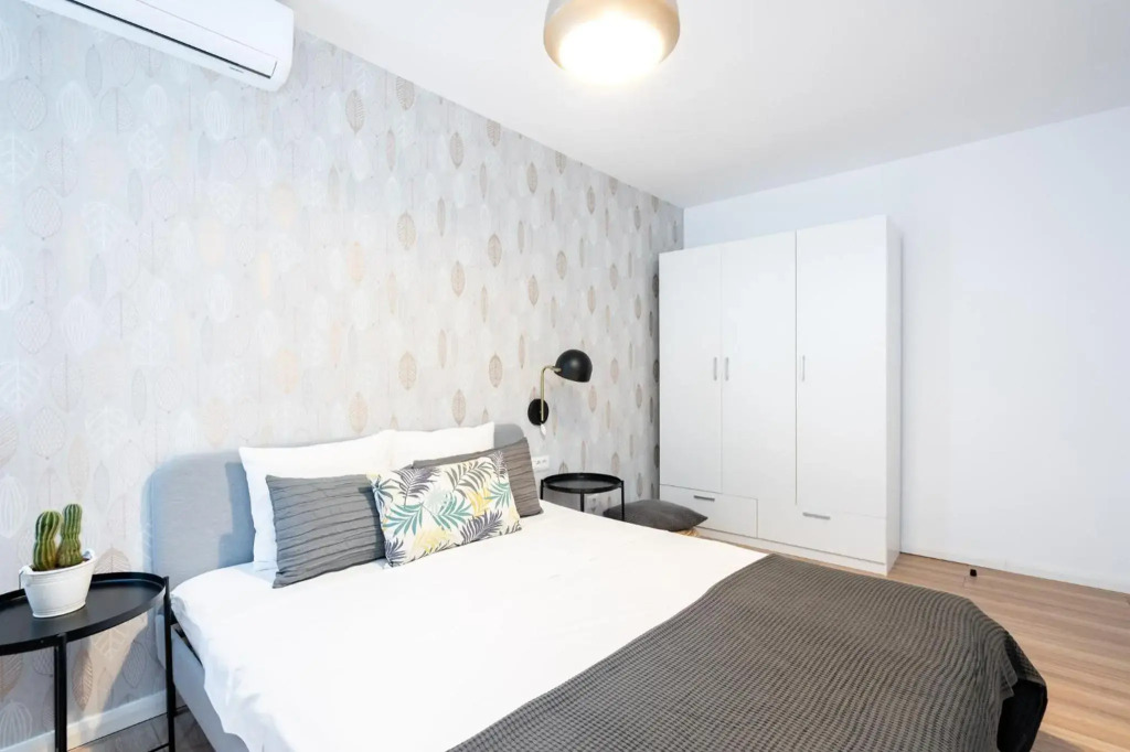 Spacious 2 Bdr Flat in the Old Town