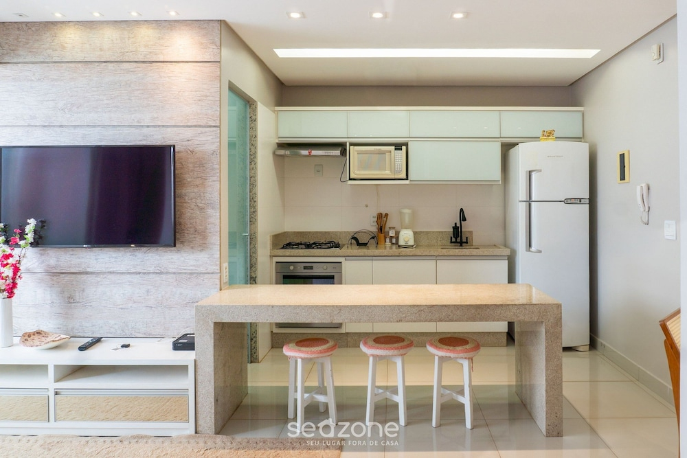 2brs apt 950 m fr/ Flamboyant Mall Unq1104