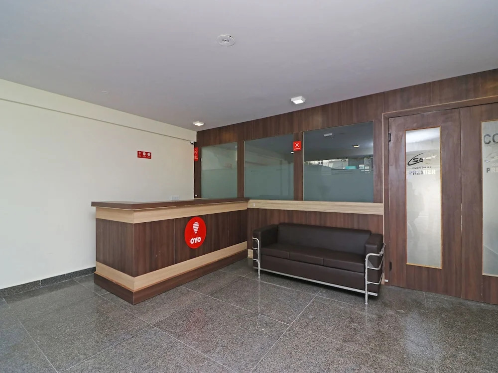 OYO 15376 Purple Star Hotel