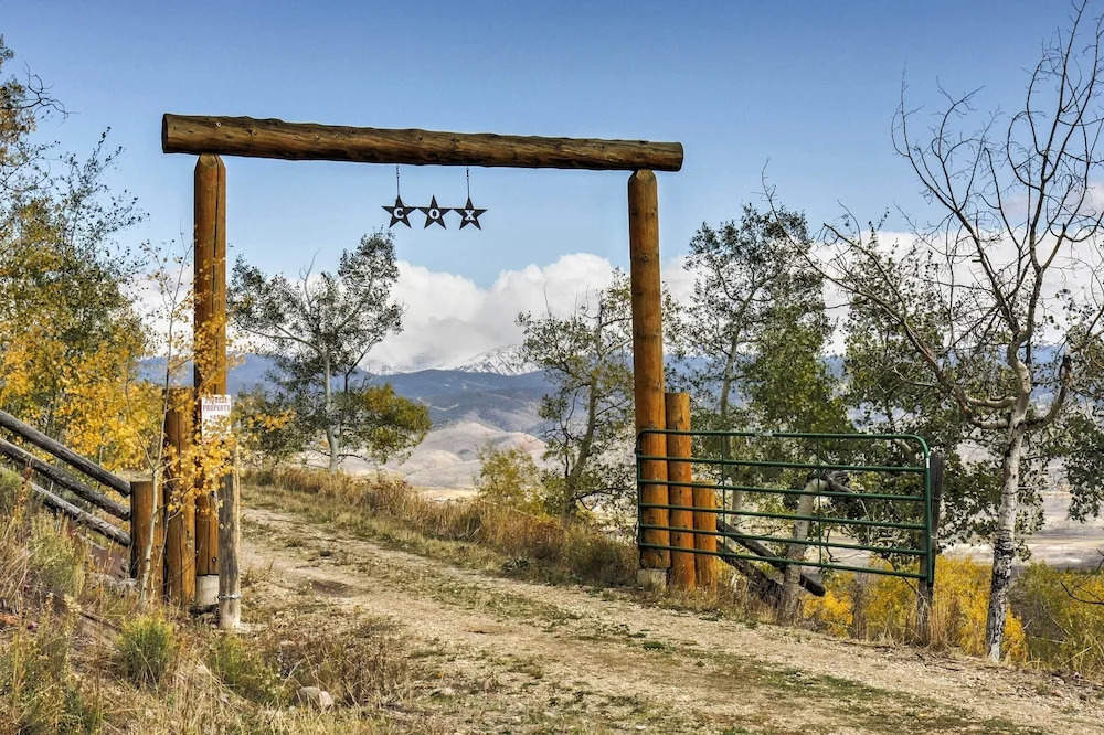 7 Mi to Granby Ranch: Secluded Cabin w/ Mtn Views!