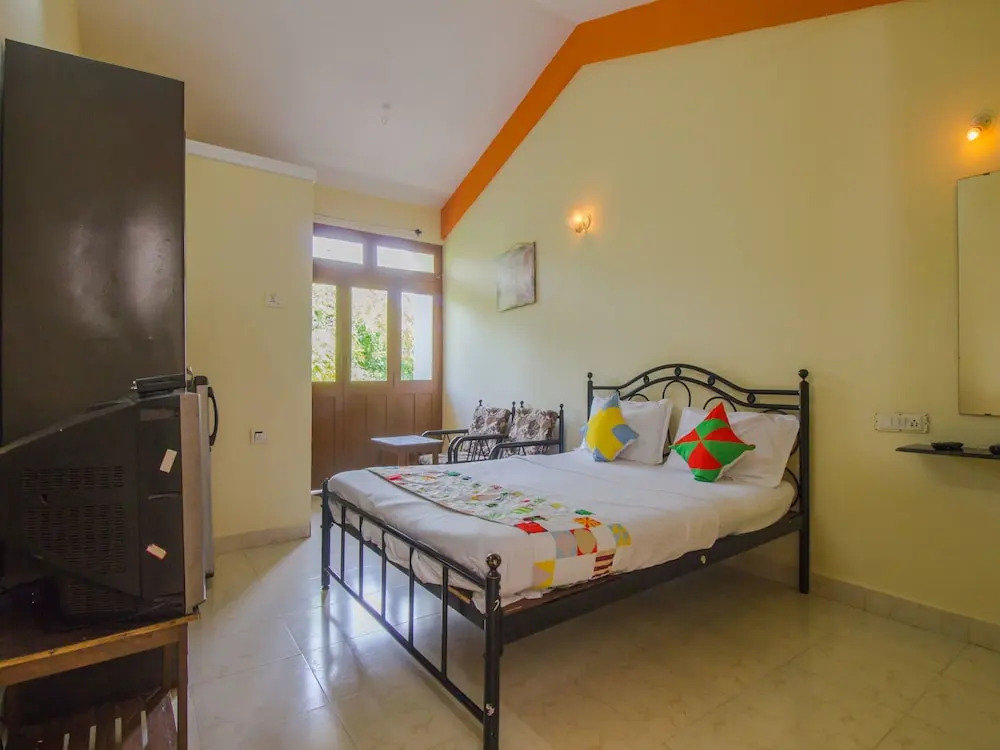 OYO 18354 Home Elegant Studio Baga Beach