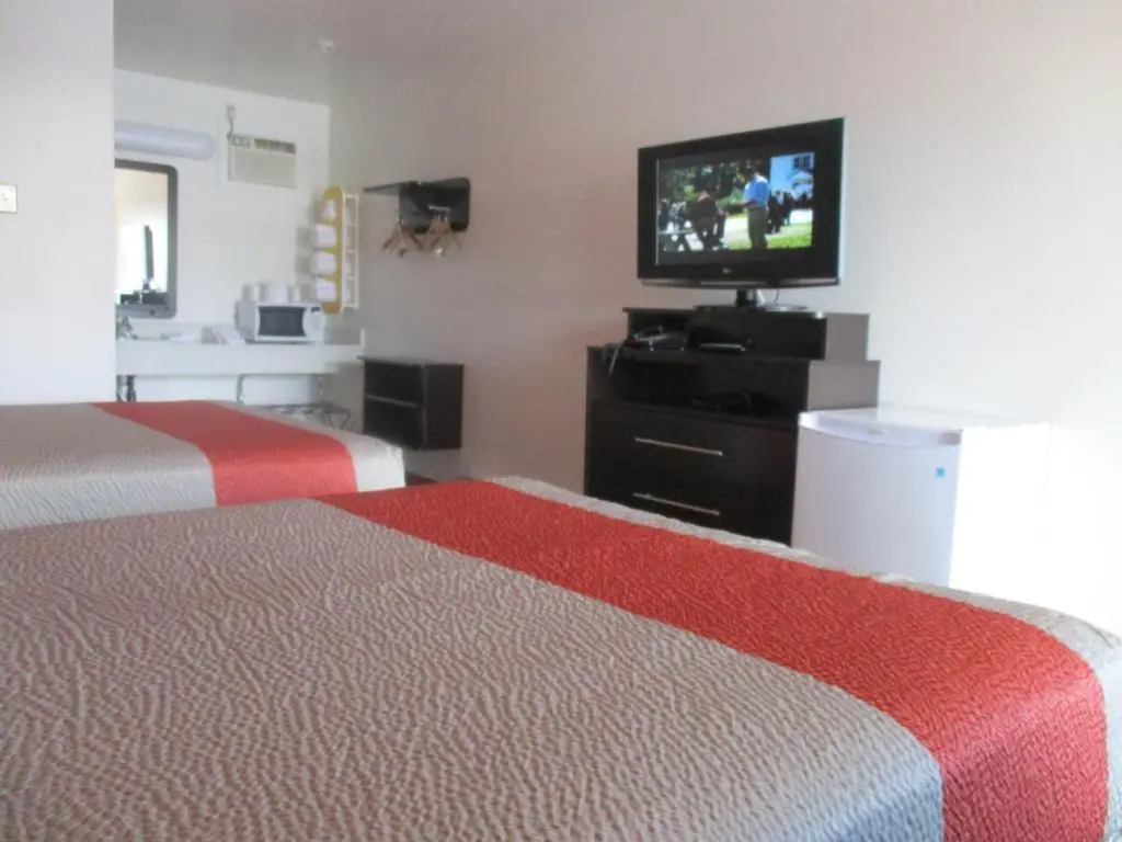 Skyline Motel