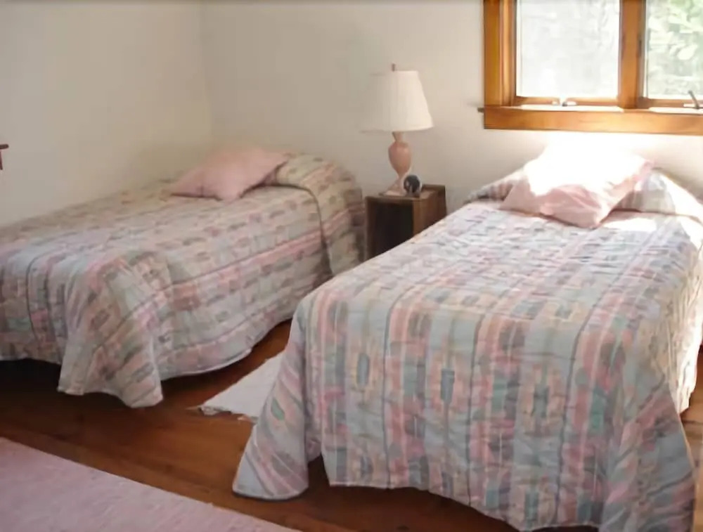Long Island Deep Cove Cottage - Three Bedroom Home