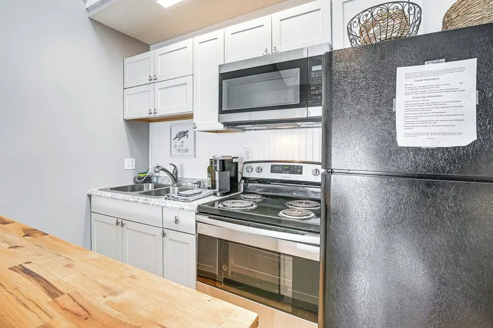 Walk to Beach: Condo w/ Balcony in Murrells Inlet!