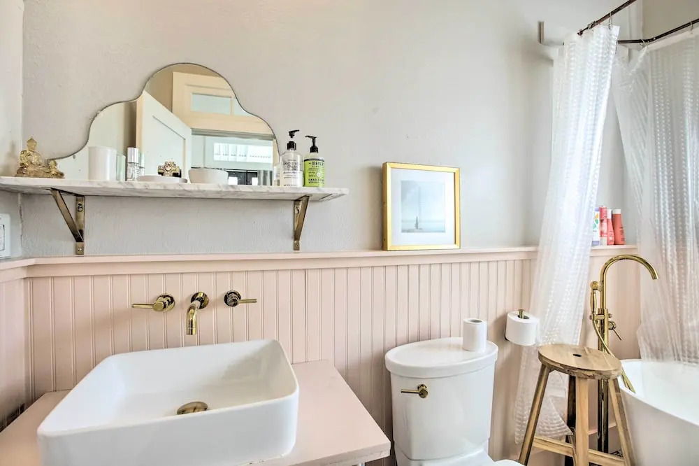 Half-Mi to French Quarter: Rustic NOLA Home