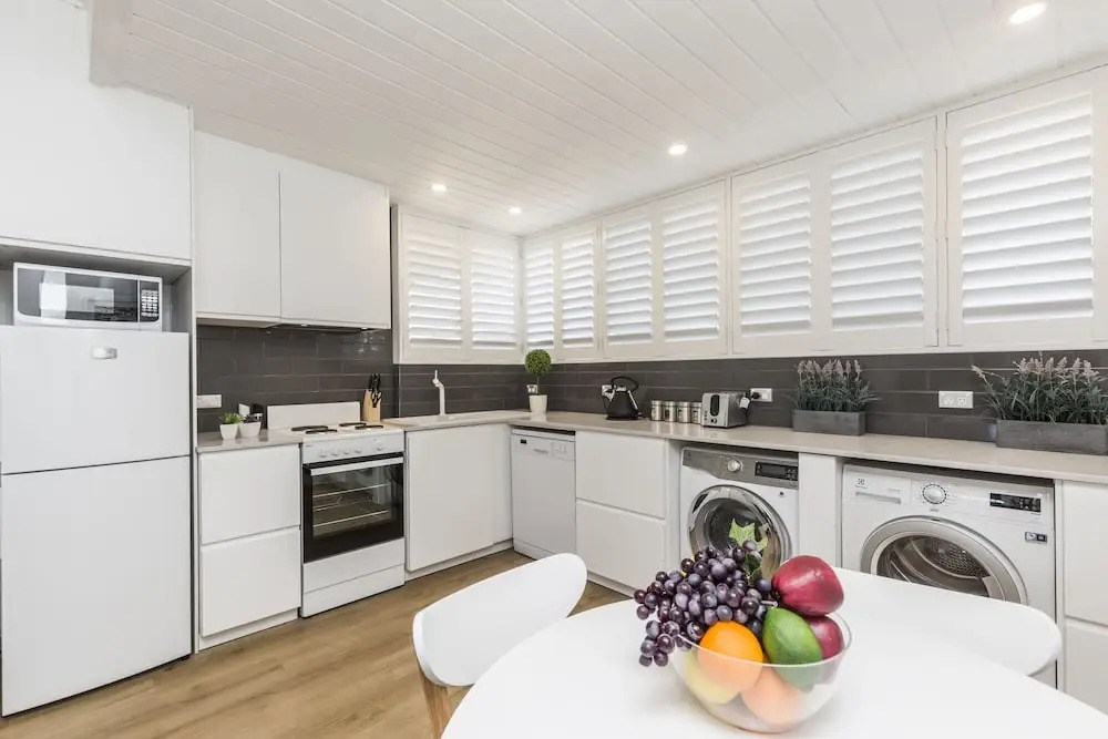 Quiet Spacious Apt with AIR CONDITIONING & Netflix