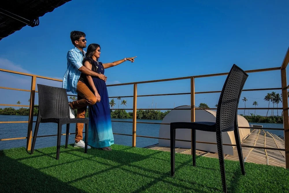 Coco HouseBoat