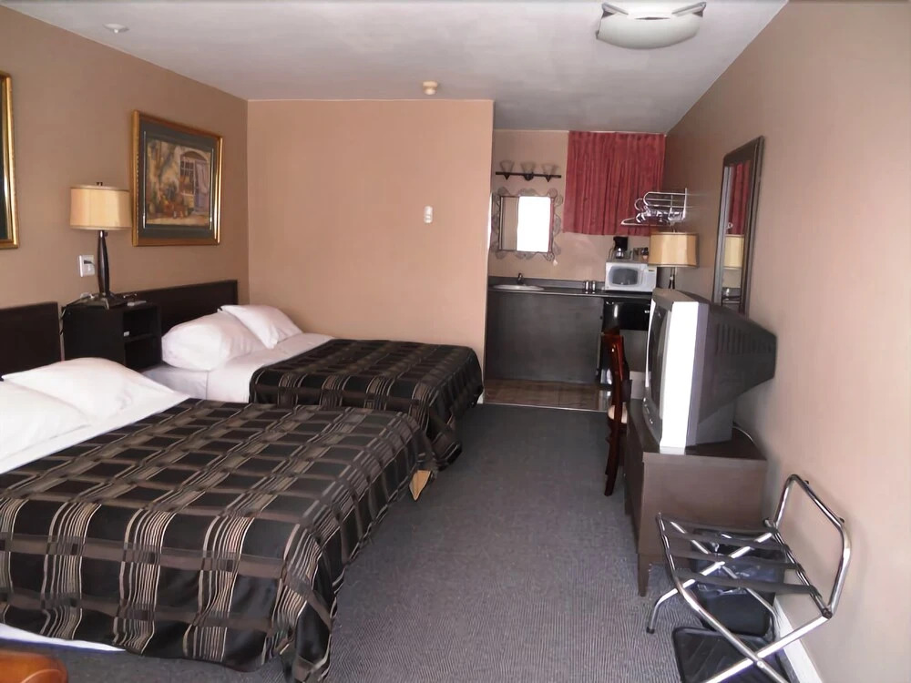 Canadiana Inn