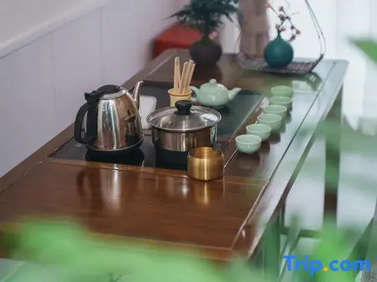 Yuanshe Muyun Ge Homestay (Phoenix Ancient City Nanhua Li Tourist Center Branch)