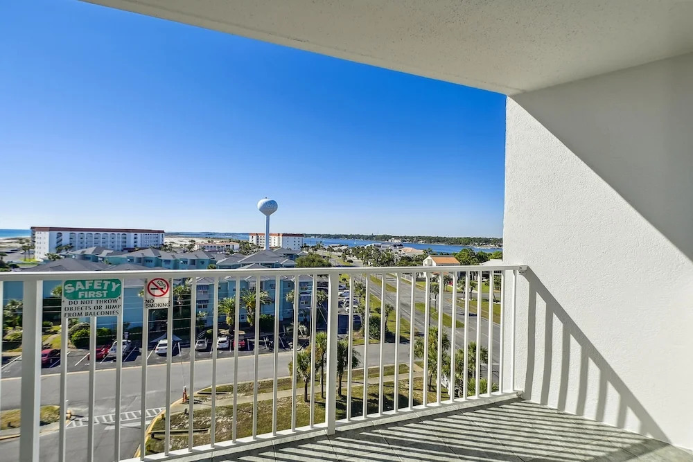 Seacrest 715A is an efficiency on the Gulf side of Okaloosa Island by RedAwning