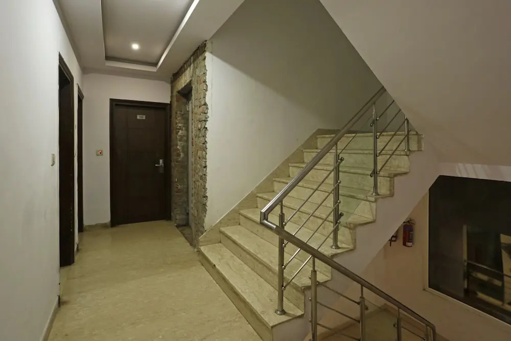 Collection O 8479 Hotel Ambience