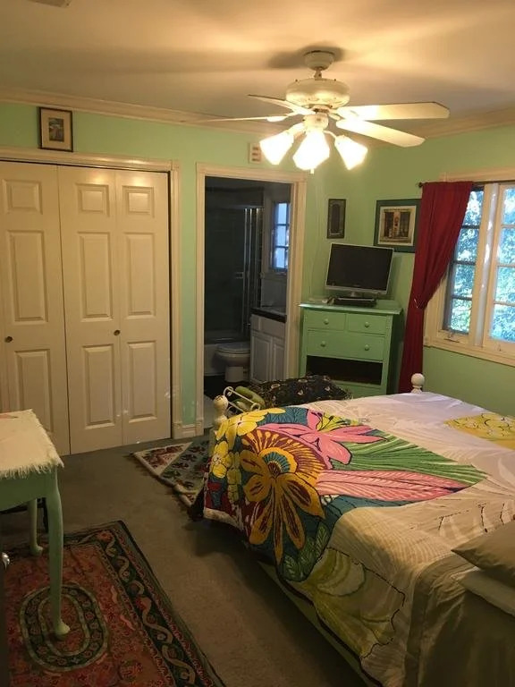 Elaines Hollywood Bed & Breakfast