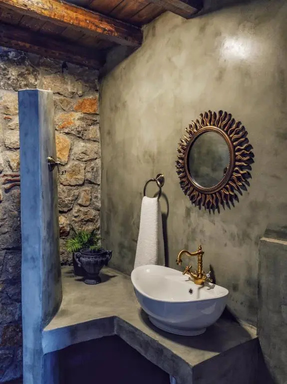 Stone Luxury Suites