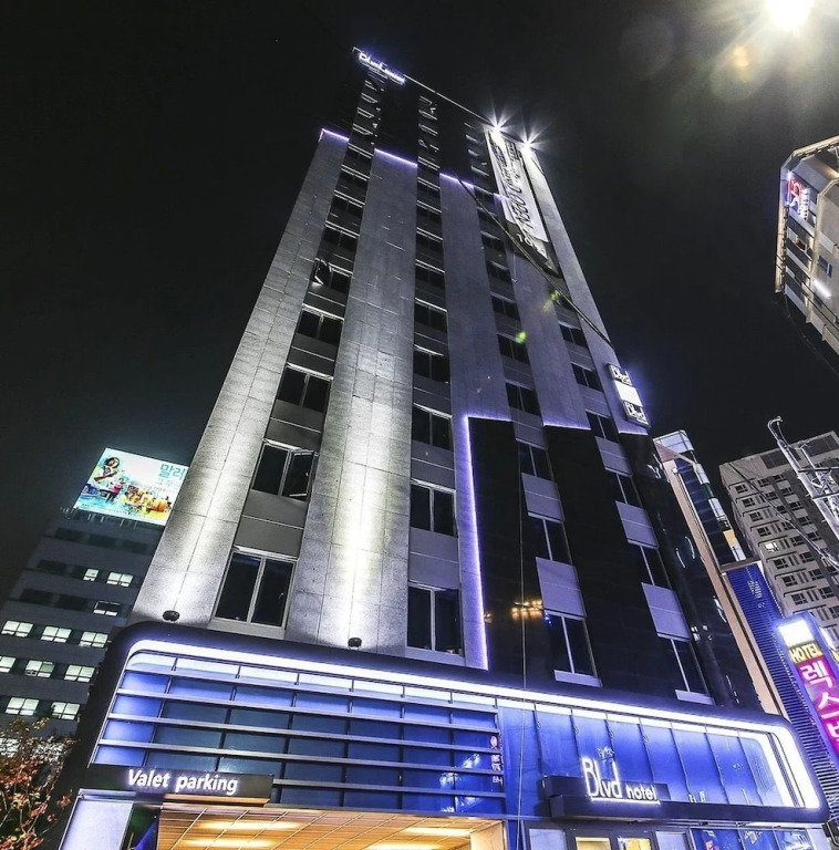 Blvd Hotel
