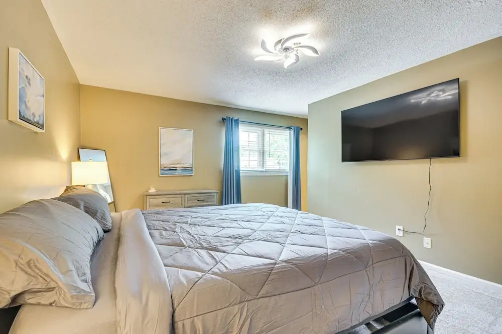 2 Mi to High Point University: Townhome w/ Patio