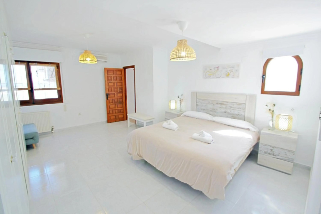 Aaron - holiday home with stunning views and private pool in Calpe