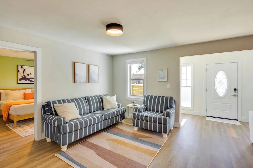 Mins to Beach & Mayo Clinic, Pet-friendly 4BR Home
