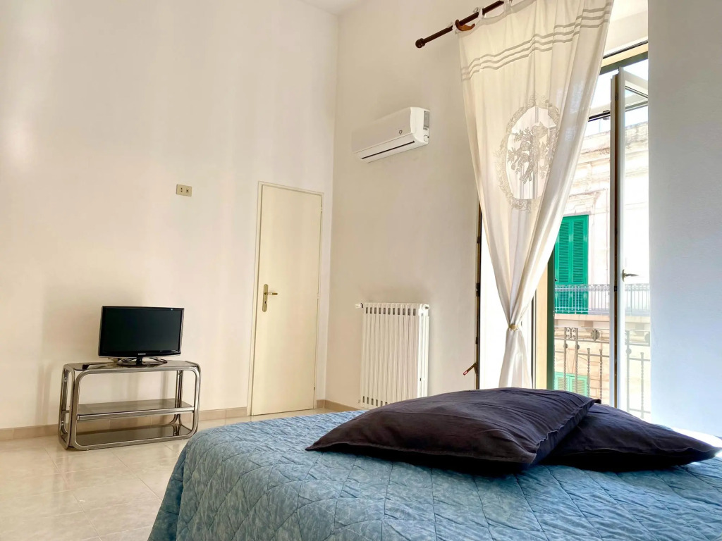 Historic cottage, central location, suitable for couples-La Casetta by Chez Isabelle