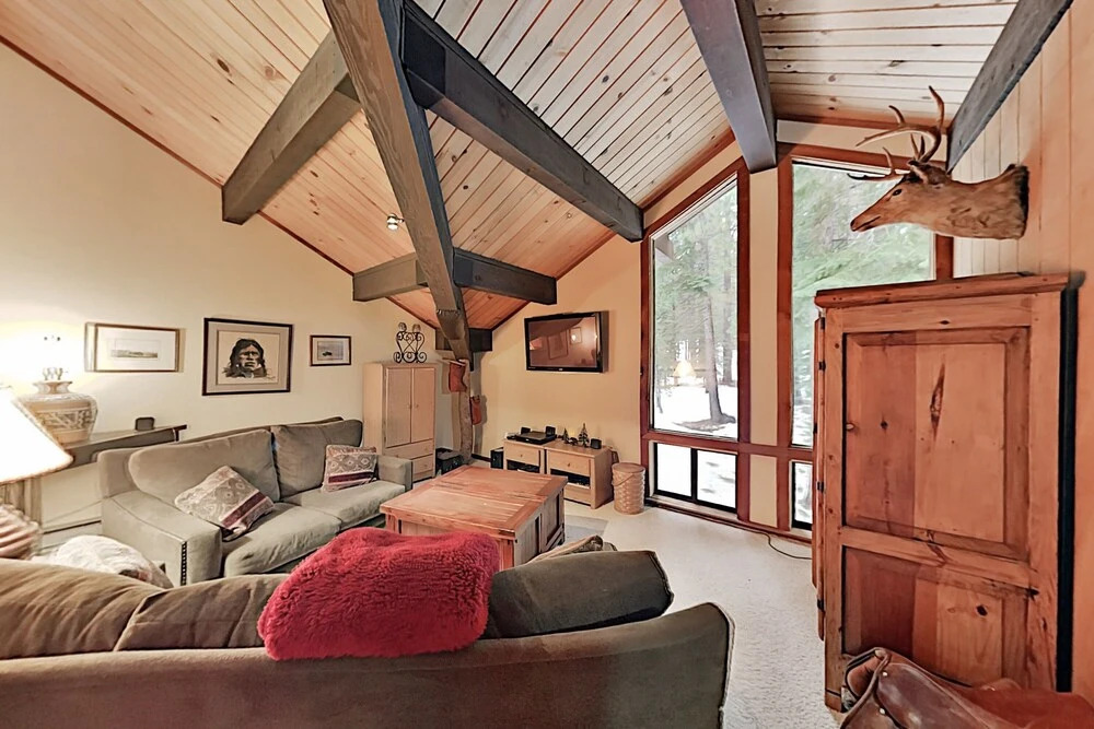 Grand Mountain Lodge W/ Tahoe Donner Amenities 4 Bedroom Home