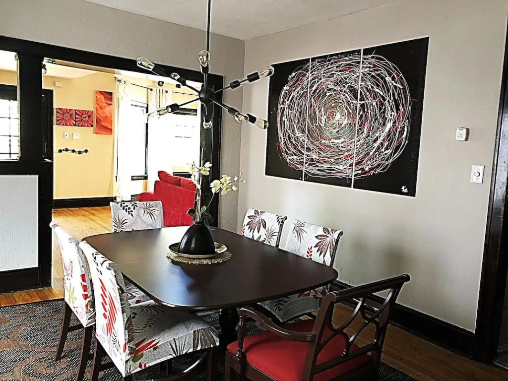 Charming Old Soul Near CLE Clinic Long Term Stay