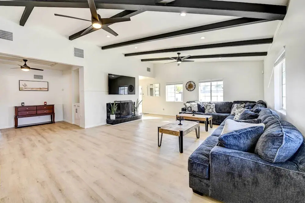 Private Pool & Spa: Stylish Palm Springs Home