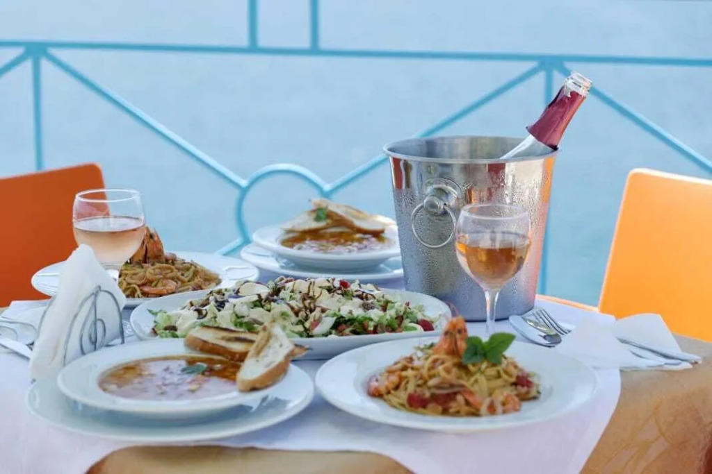 Blue Saranda Hotel