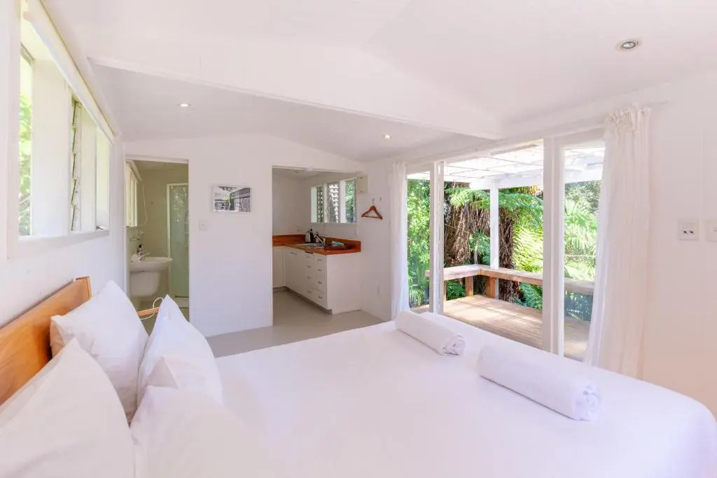 Koi Waiheke with private beach access and mooring
