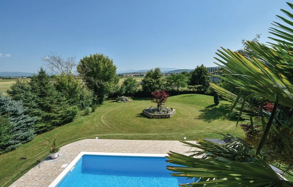 Two-Bedroom Holiday Home In Sinj