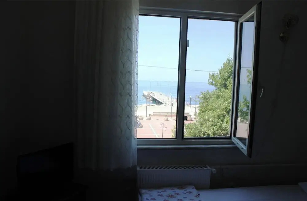 Saymoz Hotel