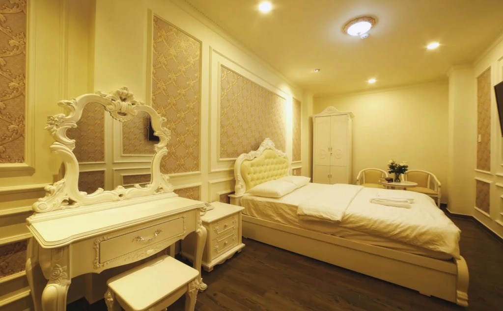 royal hotel bà điểm hồ chi minh