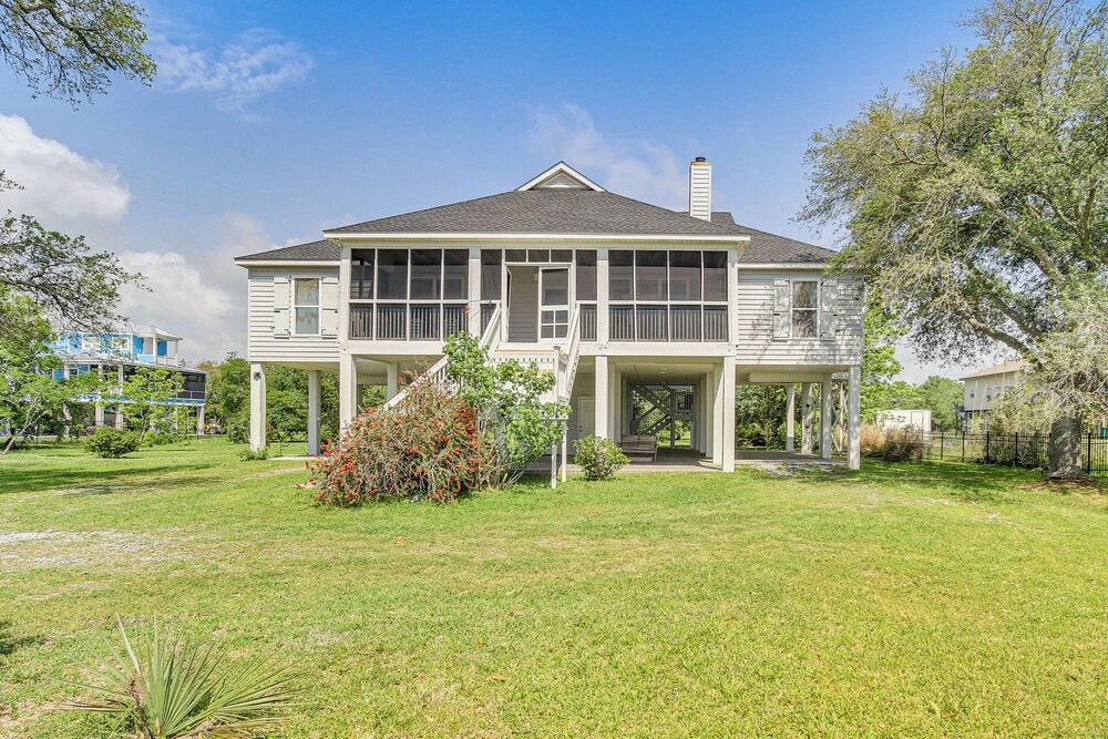 Waveland Vacation Rental - Walk to the Beach!