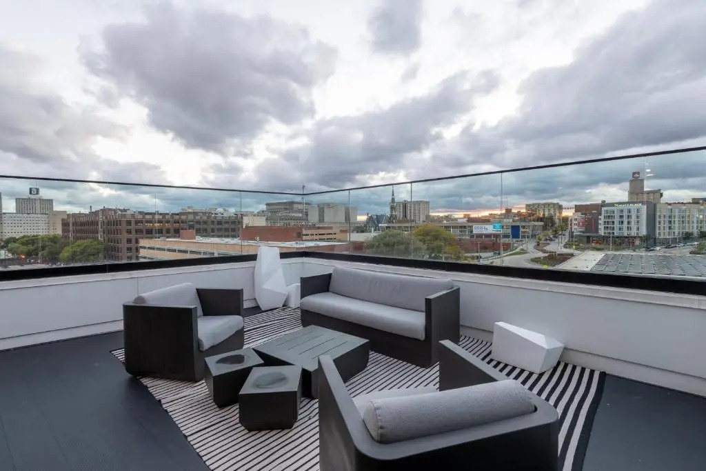 Flexhome Skywalk to Fiserv U3 RooftopGymParking