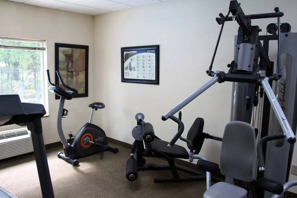 Jamestown inn & Suites