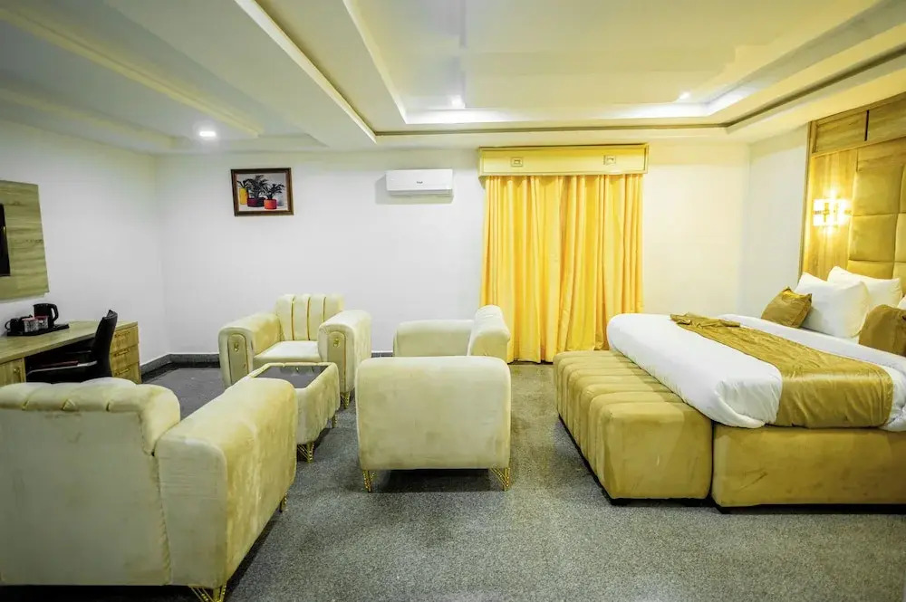 Immaculate Excellence Luxury Hotel