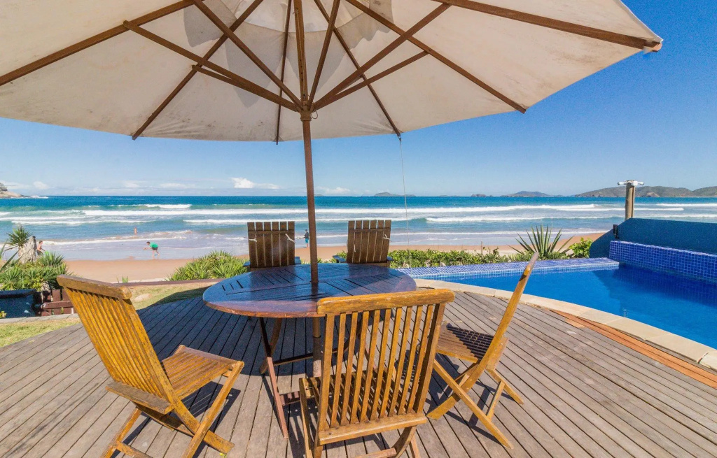 Incrível Mansão Pé na Areia de Geribá com Cinco Suítes Por Luxury Rentals
