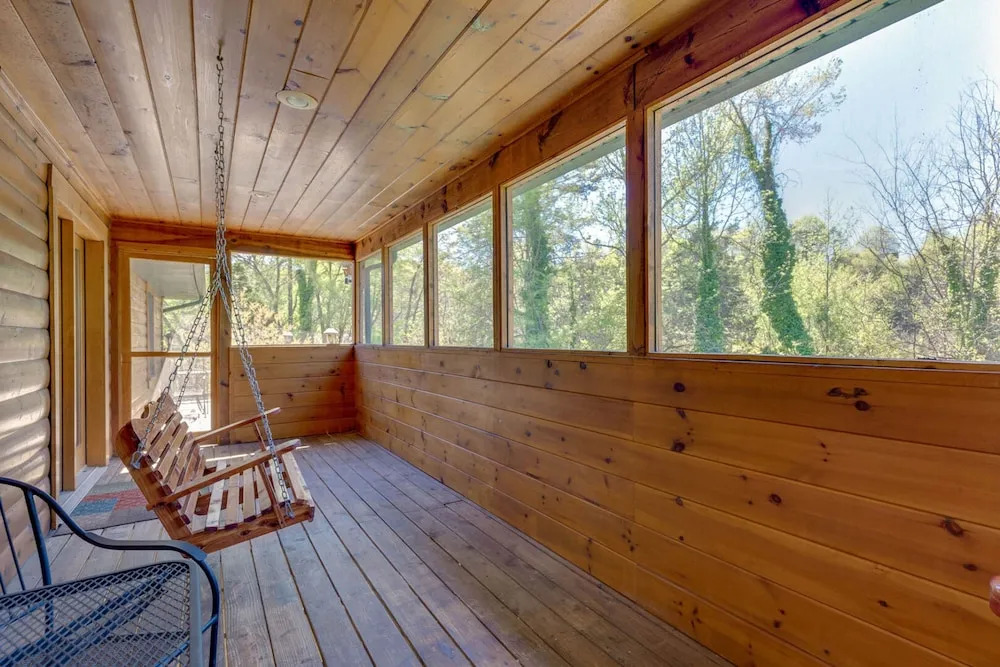 Downtown Getaway by Heritage Cabin Rentals