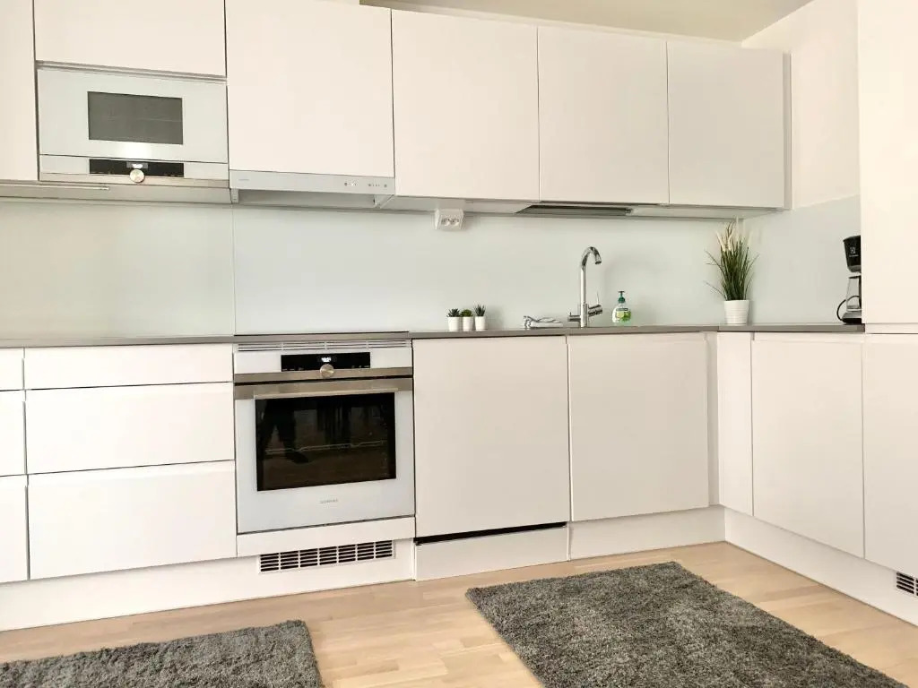 City Home Finland Big Luxury Suite - Spacious Suite with Own SAUNA, One Bedroom and Furnished Balcony next to Train Station