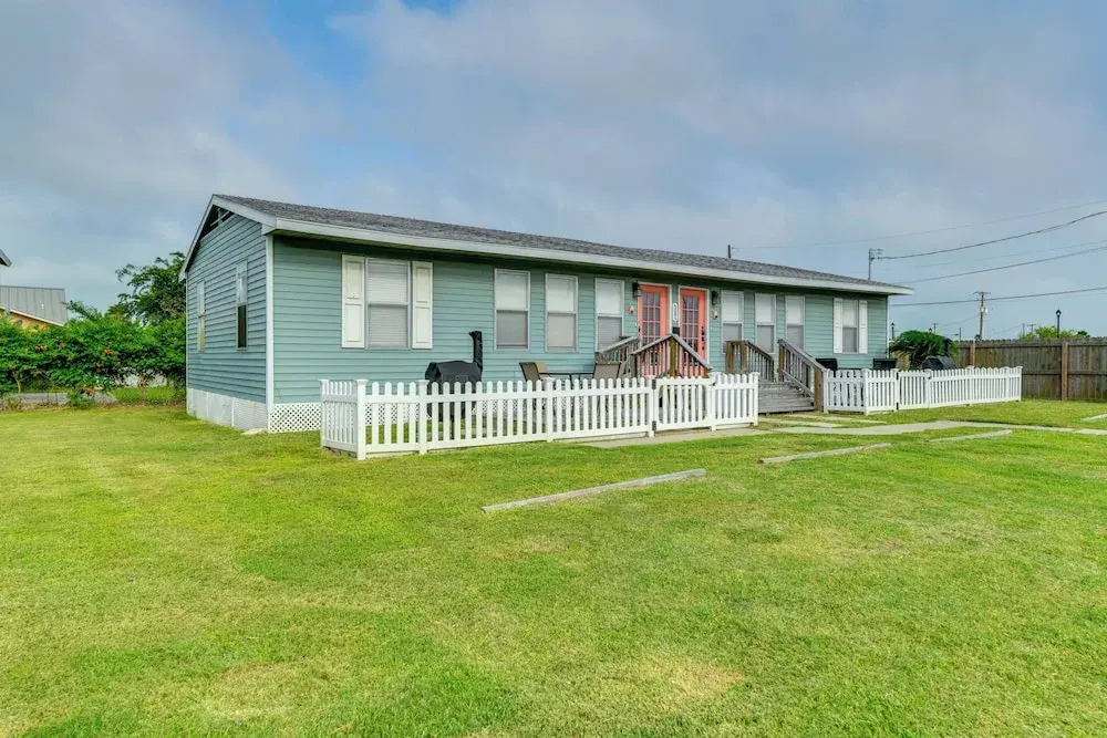 Walk Dtwn: Pet-friendly Townhome in Rockport