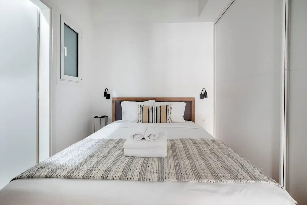 Glimmer 2-Bedroom Apartment in Athens