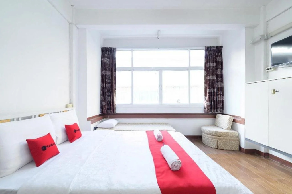 RedDoorz Khunnoy Hotel