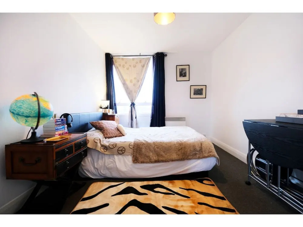 2-br Flat For 4 in Gated Complex With Pool