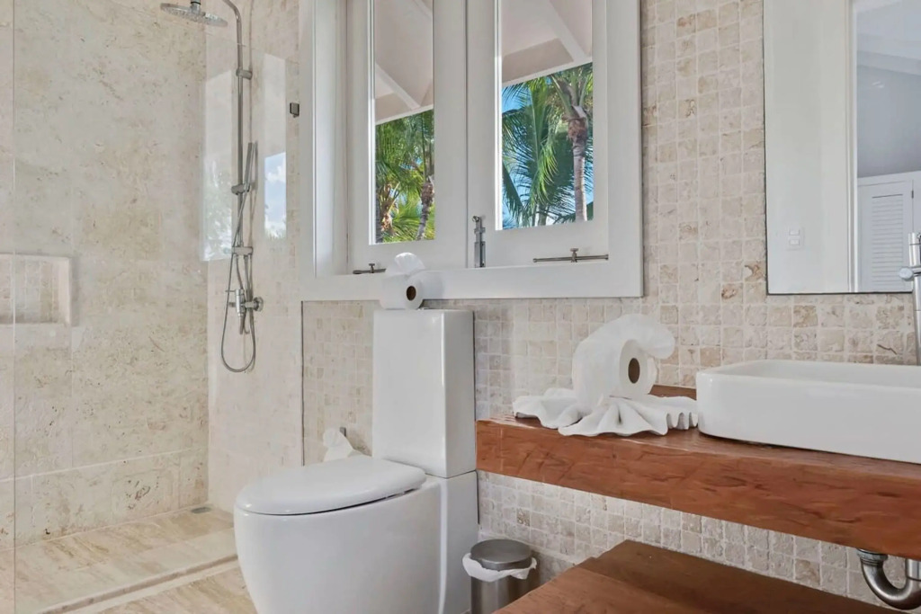 Oceanfront Golf Course Estate w Pool Guest House