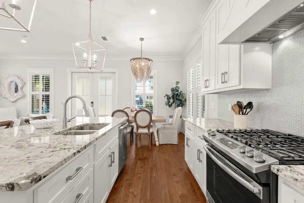 Carefree Cottage - 46 E Seacrest Blvd