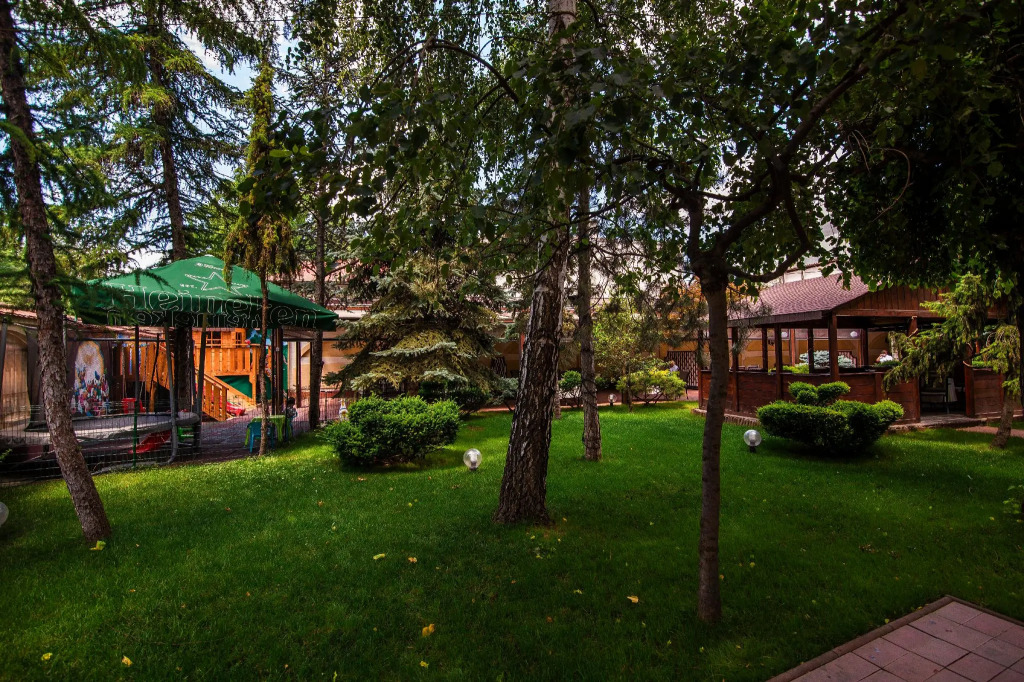 Hotel Golden House