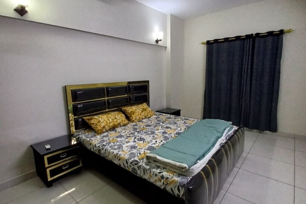 Couple family Lodge Guest House Karachi