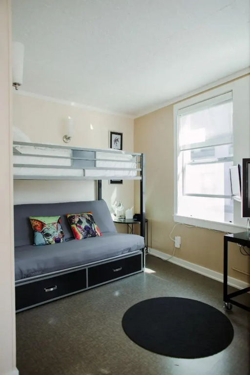 Silverbow Inn & Suites