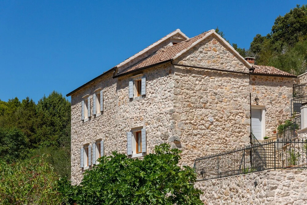Rustic luxury Villa Fulmin