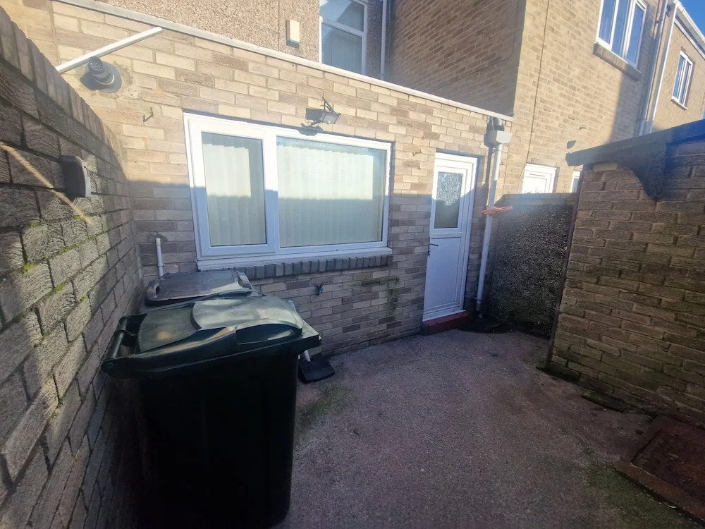 House - Sleeps 4 - Garden - Parking
