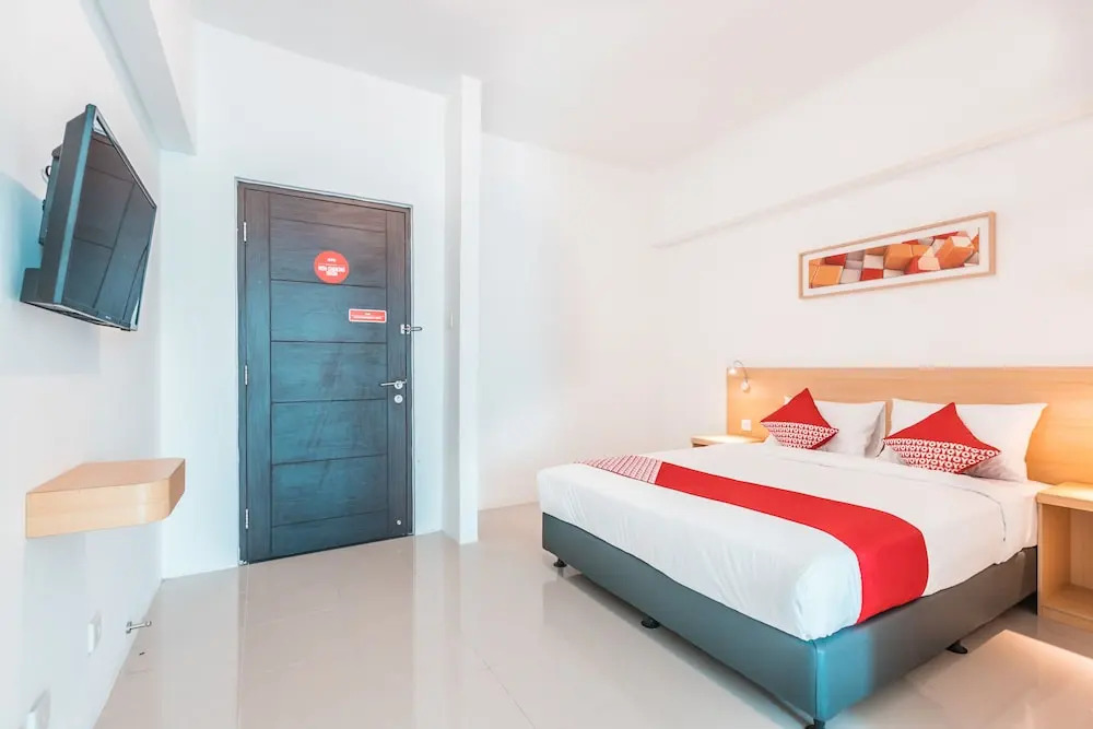 OYO Flagship 1170 The Habitat Karawaci